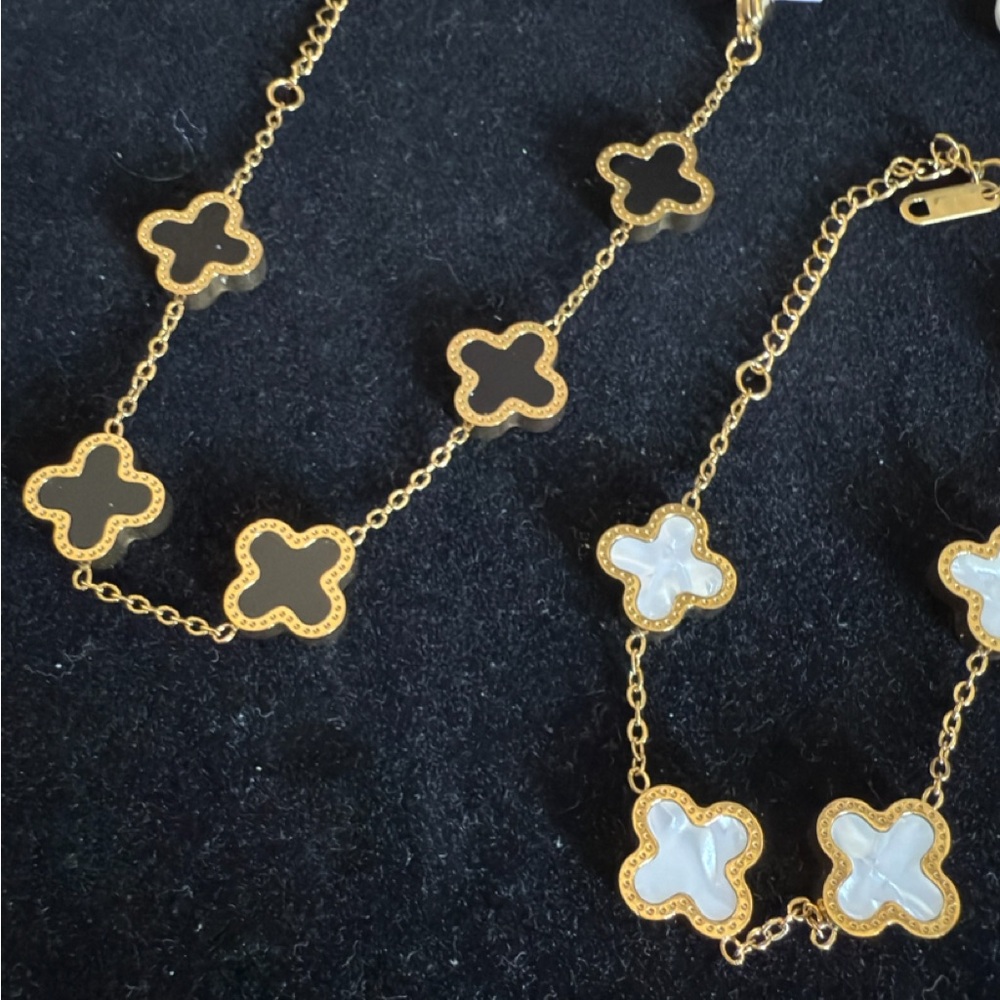 2pcs Elegant Gold and White Stainless Steel Clover Bracelet Set - Picture 3 of 6